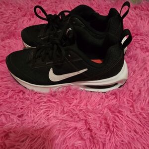 Nike Air Max, 3.5Y, Black and White